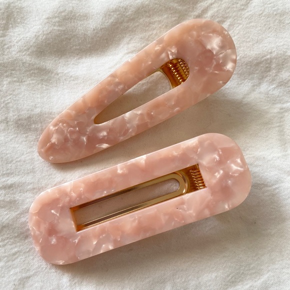 Accessories - 🌼2pcs Pink Marbled Acrylic Hair Clips (NEW)